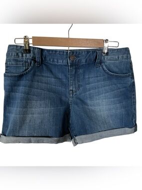 Tommy Hilfiger Women’s Denim Distressed Shorts. Size 8